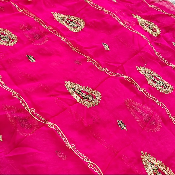 Vintage embroidered Indian scarf - Picture 3 of 5
